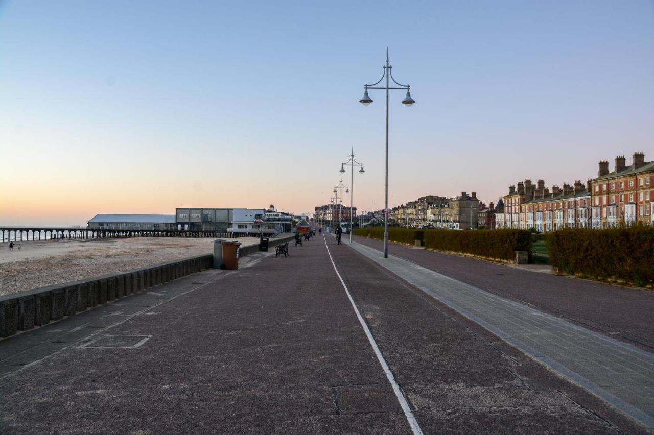 Sea Views Modern Two Bedroom Apartment Lowestoft Extérieur photo
